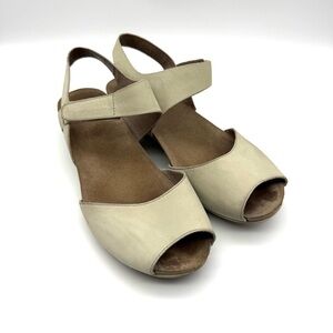 Dansko Vera Wedge Sandal Oyster Cream Nubuck EU 39 US 8.5-9